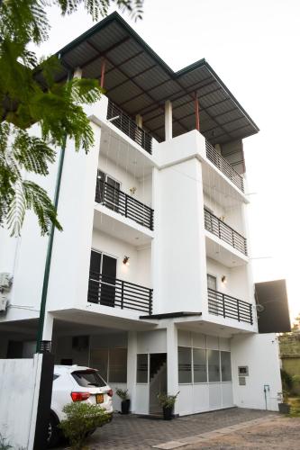 Exterior view, Solid Hotel Boralasgamuwa in Boralesgamuwa