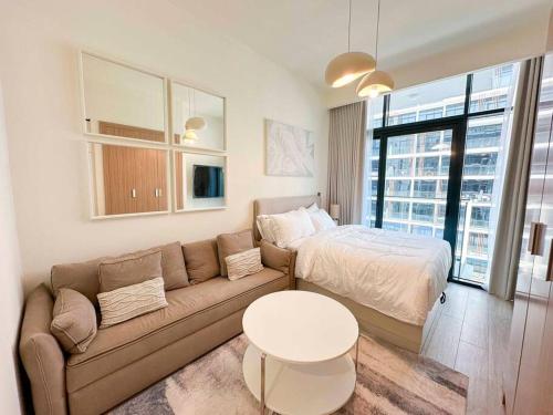 Luxury Studio near burj khalifa in Azizi Riviera, Dubai (Foto 3)