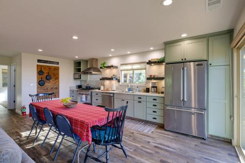 Ski, Hike and Fish Mtn-View Gem with Deck in Tuolumne in Tuolumne (CA)