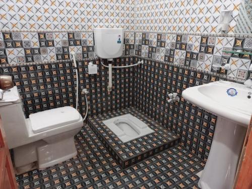 Rose Palace Guest House - image 7
