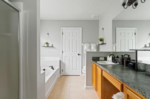 Golf Villa, luxury design, private heated pool in Haines City, USA