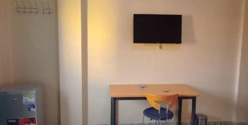 Standard Double Room image 4