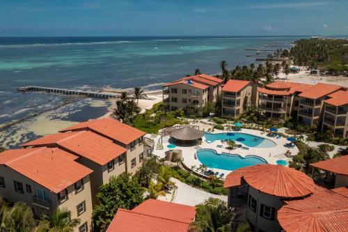Residences at Barrier Reef 10-2B Oceanfront 2 BR by Stay Floreo, San Pedro