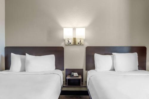 2 double beds