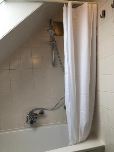 Freundliches City-Apartment mit Balkon & Skyline-Blick - Easy Stay Wuppertal, Wuppertal (photo 8)