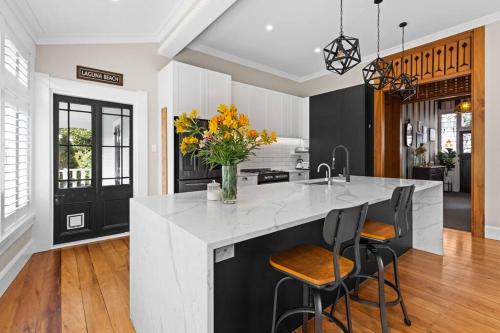 ห้องครัว, Luxury Villa on Napier Hill in บลัฟ ฮิลล์