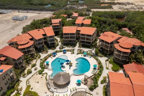 Residences at Barrier Reef 11A Garden View 2 BR by Stay Floreo, San Pedro
