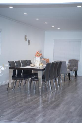 Stylish 3BR, 2BA Home , Sleeps 8 - King Bed, Firepit, Near Universal, SoFi, Los Angeles (fotografie 10)