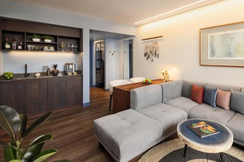 King Suite - High Floor image 5