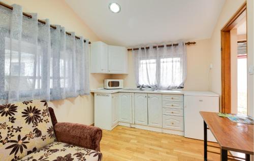 廚房, Cozy Home In Milekovo Selo With Wifi in 哥納亞斯圖貝卡