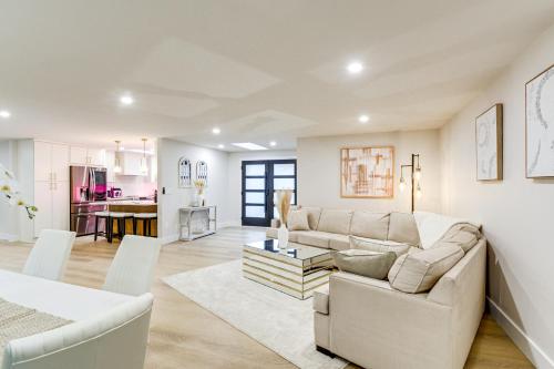 Walk to Waterfront Park Modern Home in Tacoma