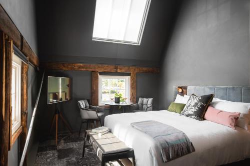 Stillwater Seven Room Type - King Room