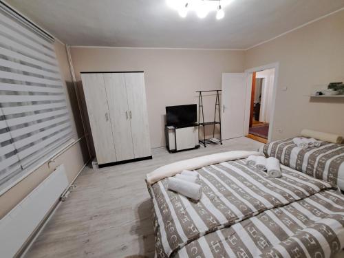 One-Bedroom Apartment image 7