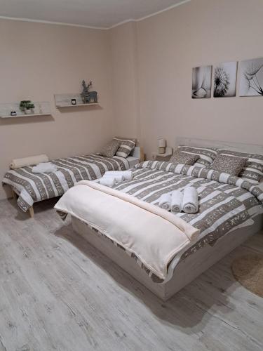 One-Bedroom Apartment image 6