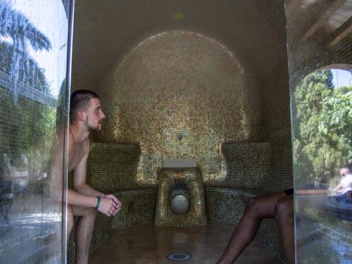 Gyógyfürdő, Wooden chalet with parking in Rustical Mont-Roig