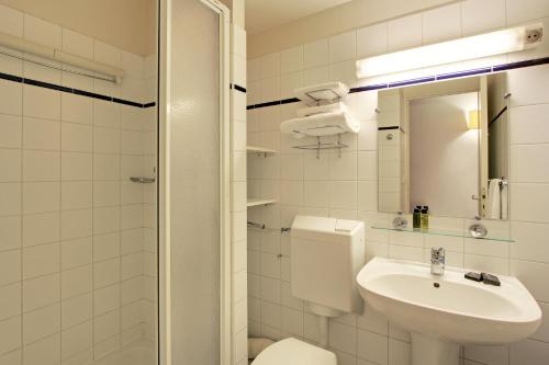 Bathroom, Les Lilas Serviced Apartments in Les Lilas