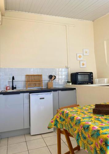 Trois Rivières T2 avec grande terrasse ombragée vue mer Trois Rivières T2 avec grande terrasse ombragée vue mer