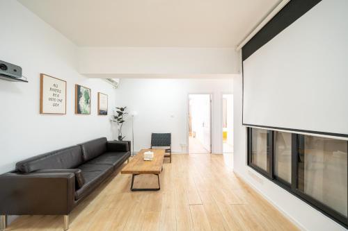 ZhenYuan-4Bedrooms 2Bathroom,Near People's Square
