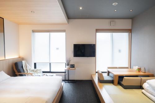 Terrace Double Suite - Non-smoking image 9