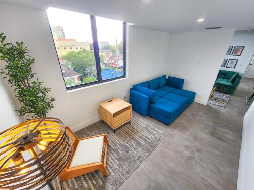 King Bed Oasis minutes to Brickell 6 guests in Miami, USA