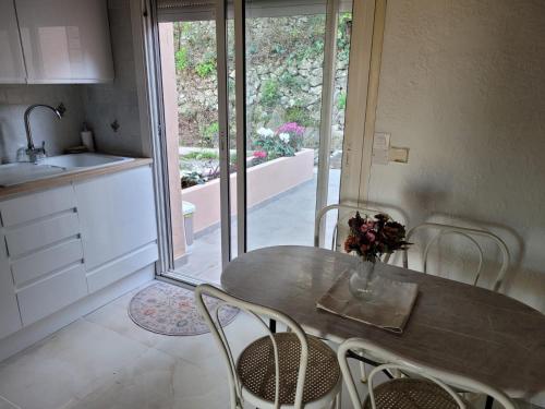 Cucina, Studio dans Villa Don Quijote Nice in Malgarach