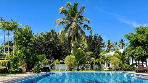 Shades Hotel & Villa