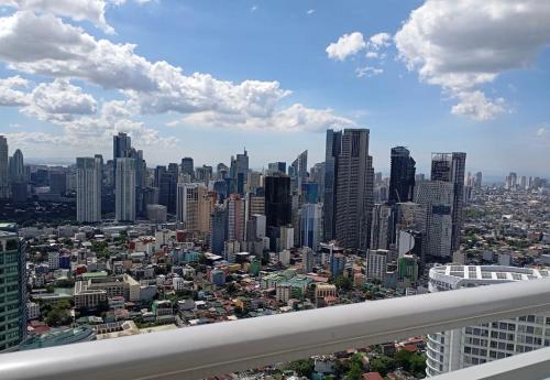Stars & Sunsets Sky Views 1br Iguazu Tower, Manila