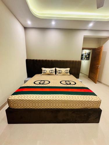 House of Marvel Fully Renovated Penthouse - image 4