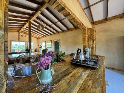 ElSueño Mountain Retreat with hot tub and indoor fire place (ElSueno Mountain Retreat with hot tub and indoor fire place) in 卡拉塔拉