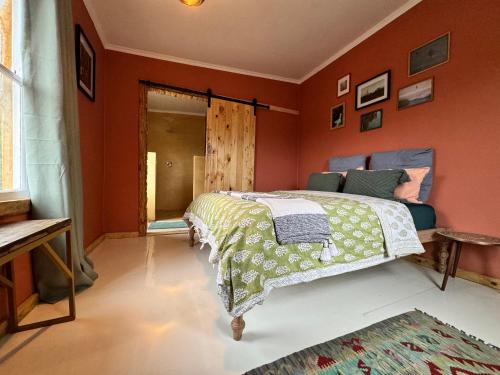 Eco Forest Escape with Hot Tub and Mountain Views Eco Forest Escape with Hot Tub and Mountain Views