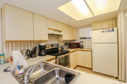 Ocean Village Club E31 - image 21