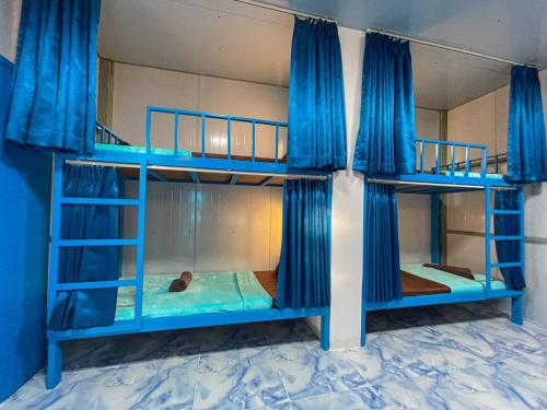 1 bunk bed