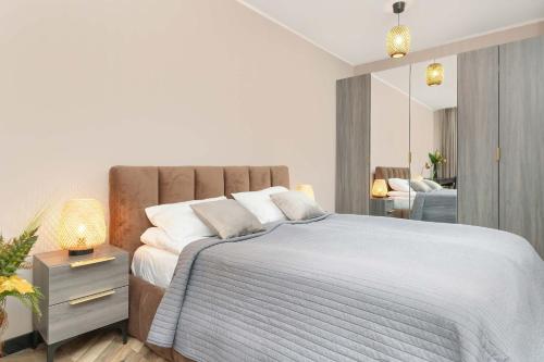 Jasny i Elegancki Apartament Pastelowa z Parkingiem by Noclegi Renters in Lostowice