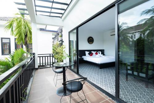 Landmark Room image 2