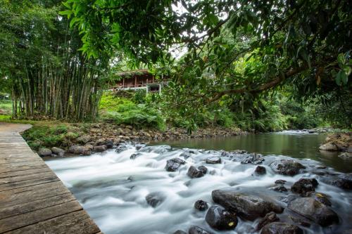 周辺案内, Hug Bolaven Homestay and Camping in ムアン パクソン