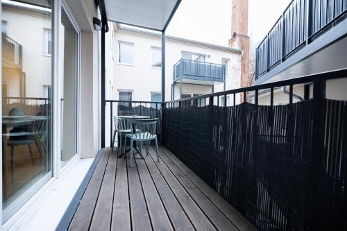 One-Bedroom Apartment image 9