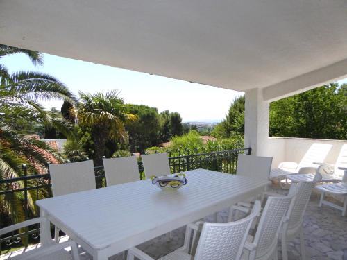 Villa with Garden View