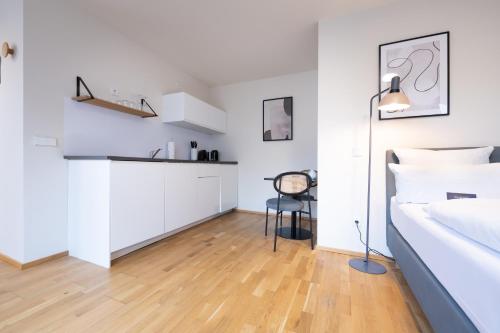 Studio with Balcony image 5