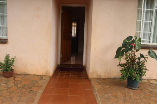 ทางเข้า, Tinotenda Cottage in ฮาราเร