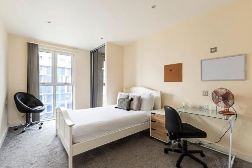 Vibrant London Canal Apartment - image 7