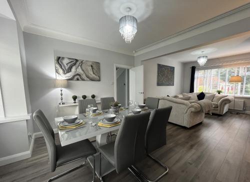 Modern 3-bed Stay-away-home Sleeps 6 Nr Manchester - Bury
