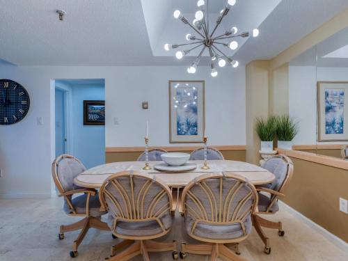 Uhost AI | 2BR Retreat | Scenic Views & Comfort
