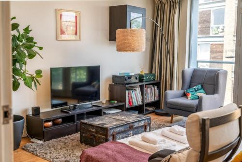 Bright & Spacious Battersea Flat, Londýn