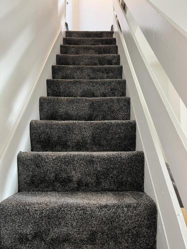 Facilities, Modernised central Wigan townhouse sleeps up to 6 in Ince