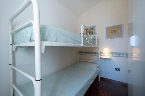 Two-Bedroom House image 4