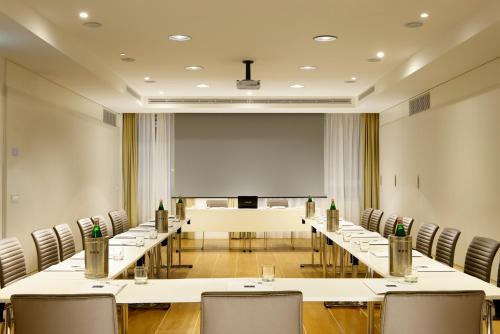 UNAHOTELS Century Milano - image 4