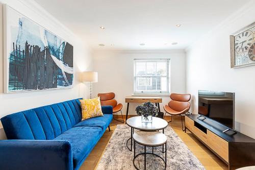 Elegant and Cosy Family Apartment in Marylebone, Лондон