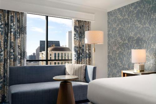 Deluxe King Room image 2