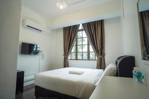 B Link Hotel near Kedai Makanan Sun Suee