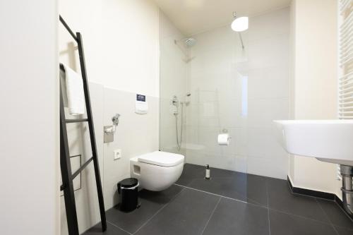 Queen Suite image 2